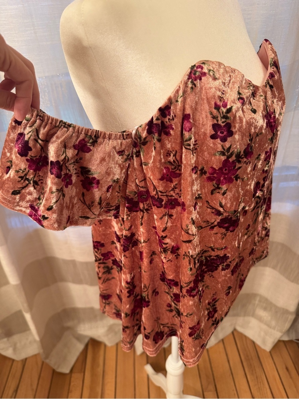 miami Rose Pink Floral Velvet Off-Shoulder Top - Picture 3 of 8